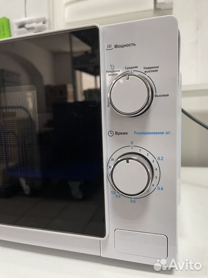 Микроволновая печь Midea MM720C4E-W