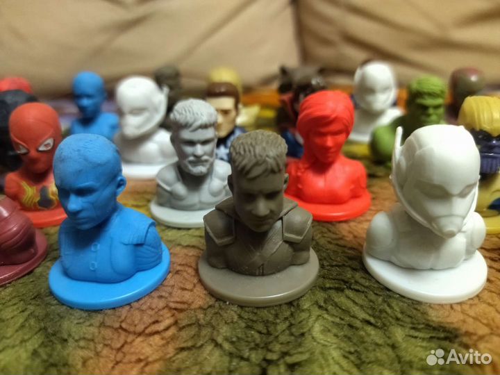 Коллекция профилей супергероев из «Пятëрочки»