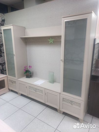 Стенка в гостиную новая