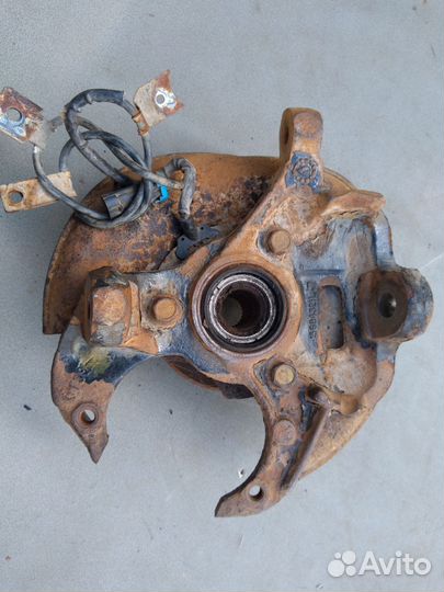 Кулак поворотный передний левый Chevrolet Blazer