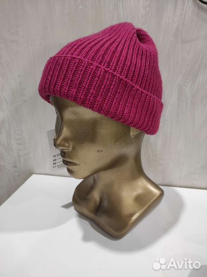 Женская шапка ручной вязки