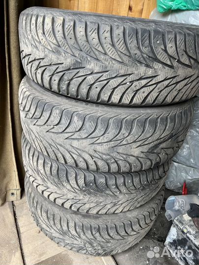 Yokohama IceGuard Stud IG65 215/65 R16 102T