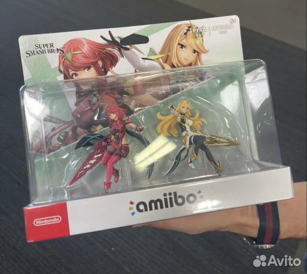 Amiibo Pyra and Mythra (Super Smash Bros)