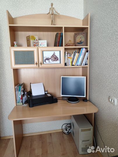 Компьютерный стол. Школьный стол, Школьный уголок