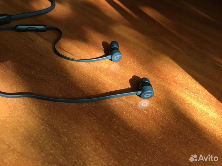 Беспроводные наушники BeatsX