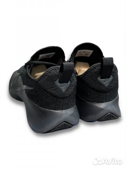 Баскетбольные кроссовки LeBron TR 1