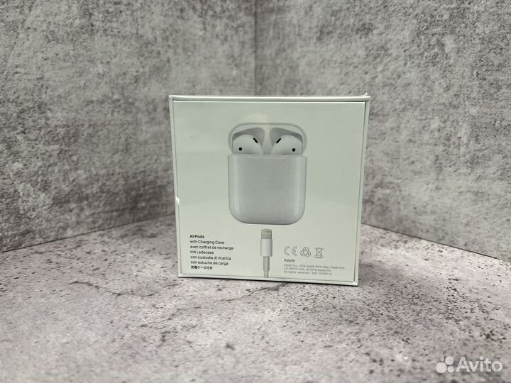 Наушники Apple AirPods 2 с зарядным футляром MV7N2