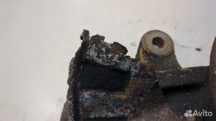 Ступица (кулак, цапфа) левая передняя Mercedes Vito W639