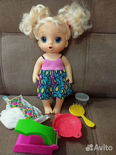 Кукла малышка Alive