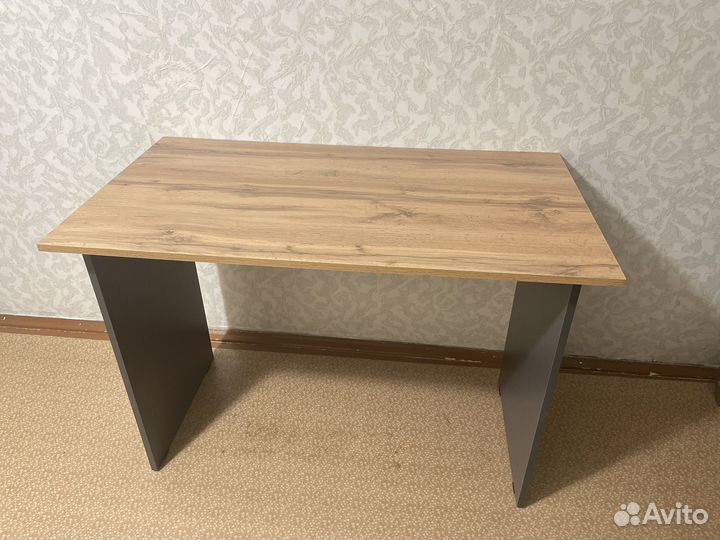 Письменный стол