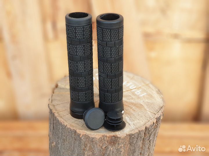 Грипсы для велосипеда с фиксатором и заглушками