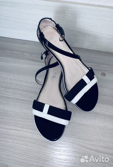 Босоножки женские