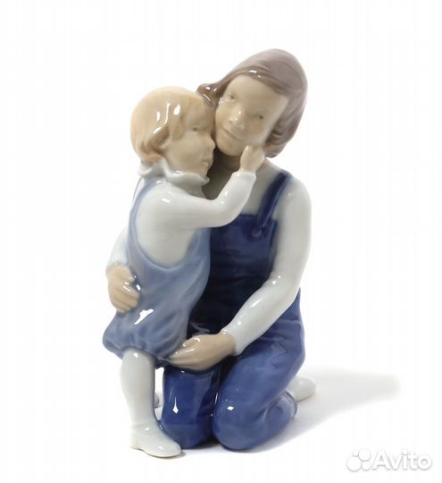 Фарфоровая фигура 