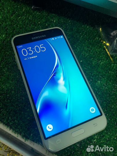 Смартфон Samsung Galaxy J3 (2016)