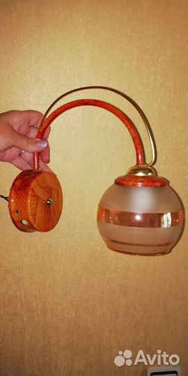 Светильник на стену