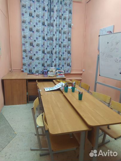 Письменный стол, парты, стулья