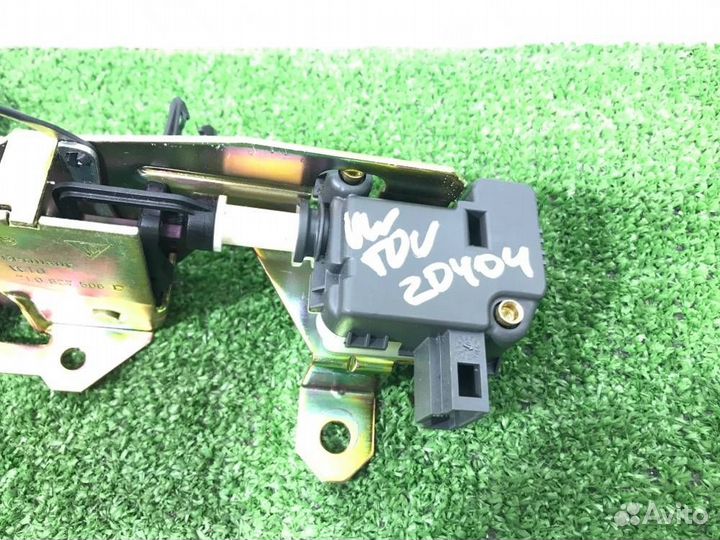 Замок багажника Volkswagen Touareg 7L 2004