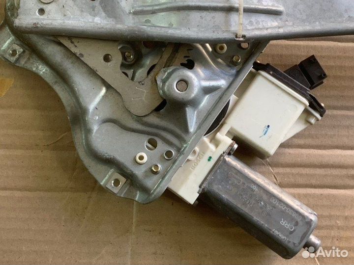 Стеклоподъемник задний правый Toyota Corolla E120