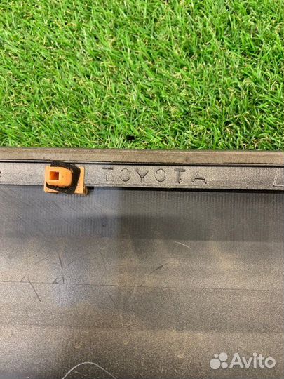 Накладка на дверь передняя левая Toyota Harrier