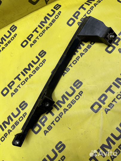 Направляющая стекла двери задняя правая Kia Rio 3