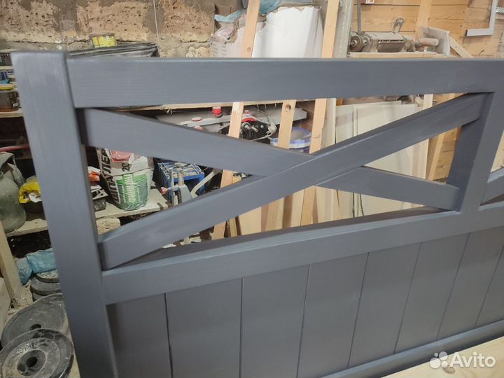 Кровать из массива