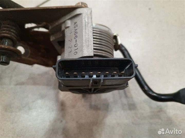 Педаль газа Mitsubishi Pajero iO 1998-2007