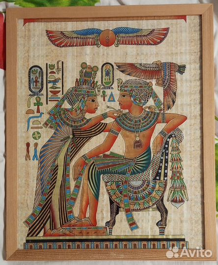 Картина в рамке на папирусе