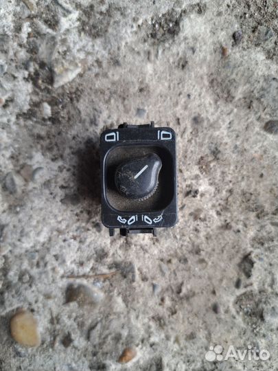 Кнопка регулировки зеркала Mercedes W140