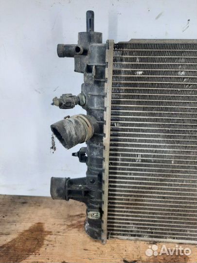 Радиатор основной Opel Zafira B минивэн 1.6 Z16XE1