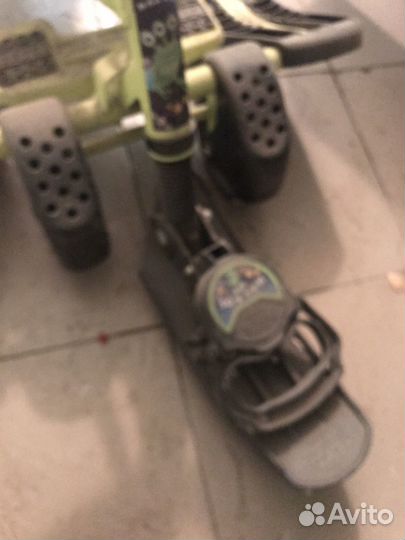 Снегокат с ручкой и колесами