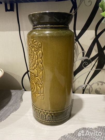 Старая ваза под цветы