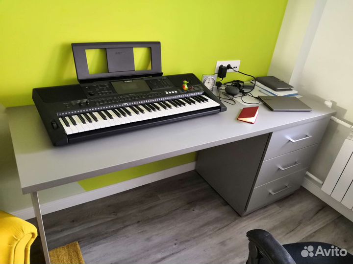 Стол письменный