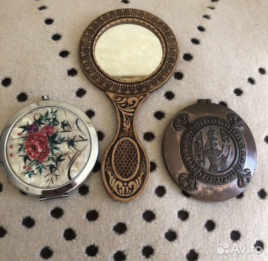 Зеркала карманные и брелоки на сумку
