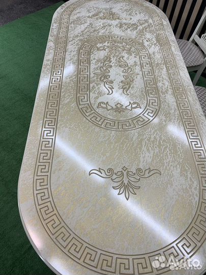 Стол и стулья