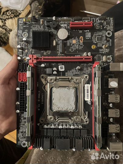 Материнская плата с процессором и памятью