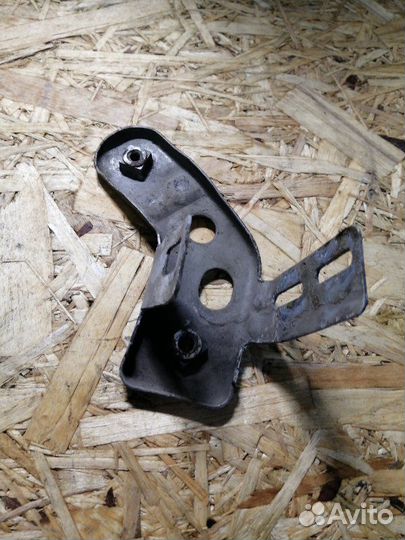 Кронштейн радиатора правый Renault Megane 3