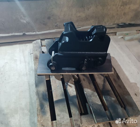 Быстросъём для экскаватора-погрузчика