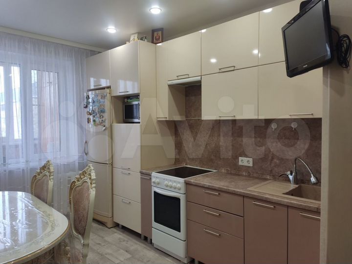 3-к. квартира, 70 м², 8/10 эт.