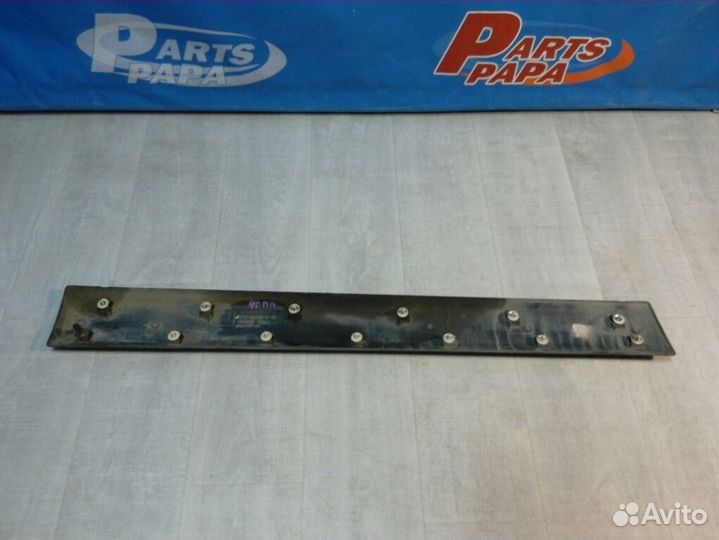 Молдинг двери передний правый Renault Sandero 1