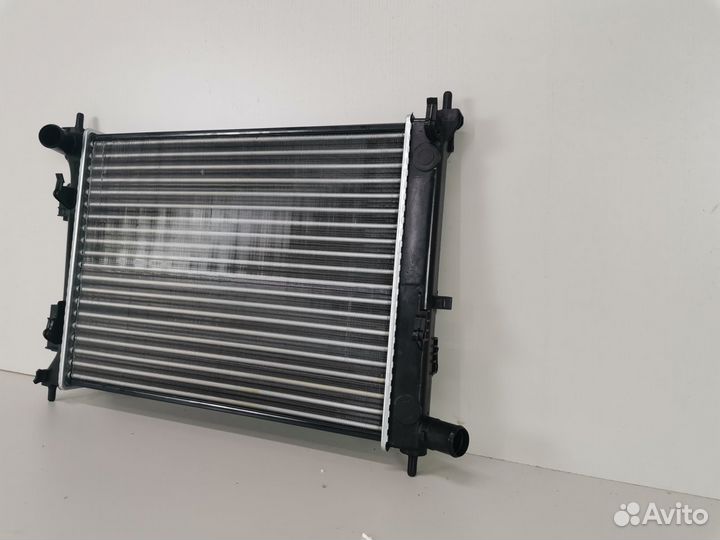 Радиатор охлаждения двигателя Hyundai Solaris RB 2