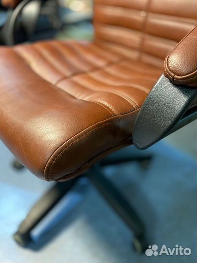 Офисное кресло