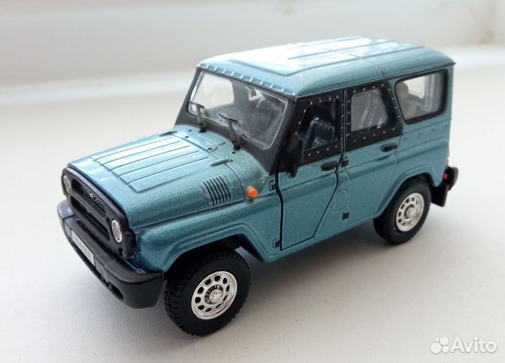 Модель автомобиля УАЗ Патриот 1:43