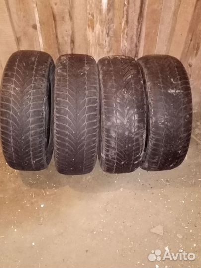 Goodyear UltraGrip 2 215/65 R16