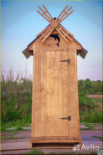 Уличный туалет деревянный KEY673