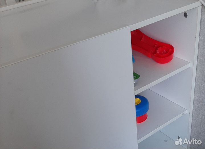 Детская кроватка с маятником и комодом