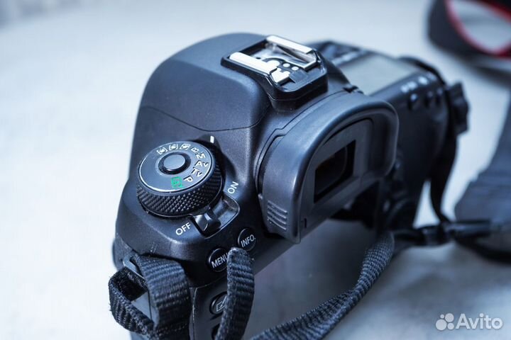 Canon EOS 5D Mark IV Body - зеркальный фотоаппарат