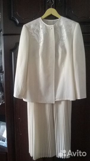 Женский костюм