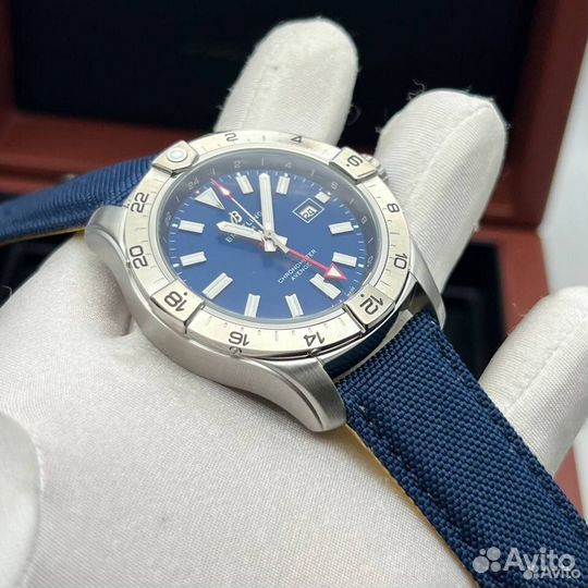 Breitling blue steel часы