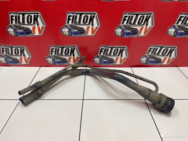 Заливная горловина топливного бака Toyota Vitz