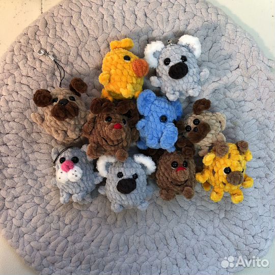 Вязаная игрушка - брелок 